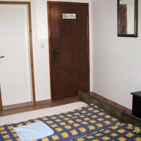 Guest House Familia Samovodene Buitenkant foto