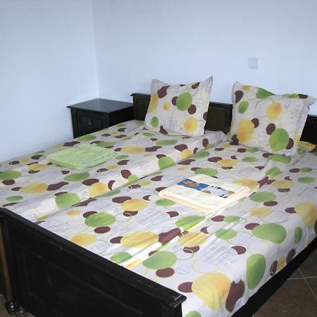 Guest House Familia Samovodene Buitenkant foto