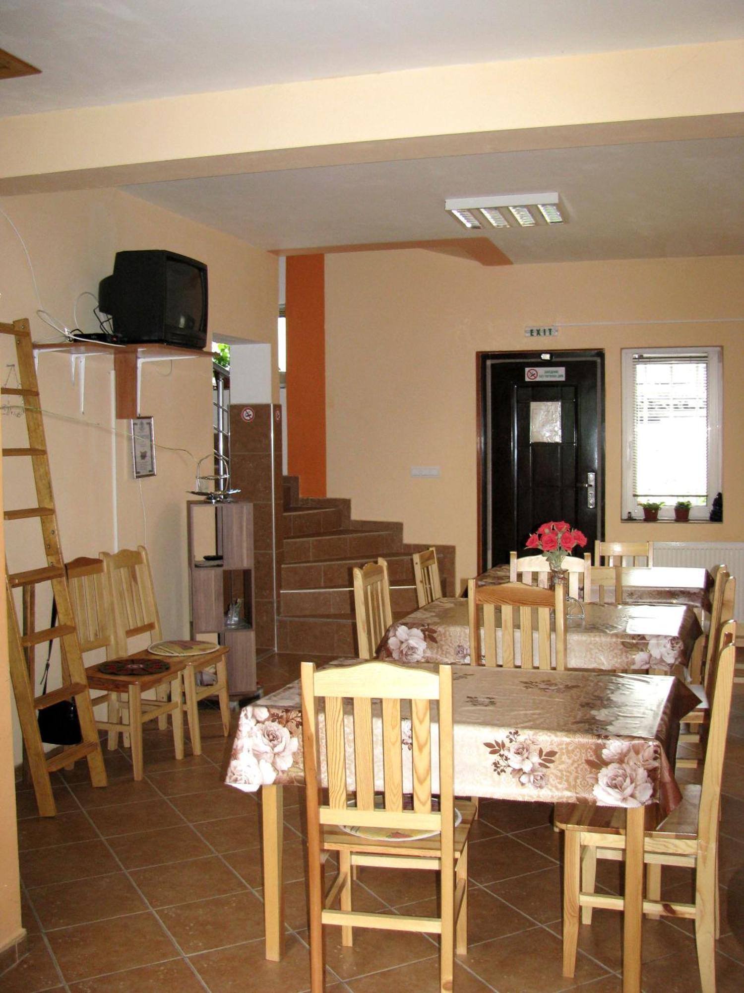 Guest House Familia Samovodene Buitenkant foto