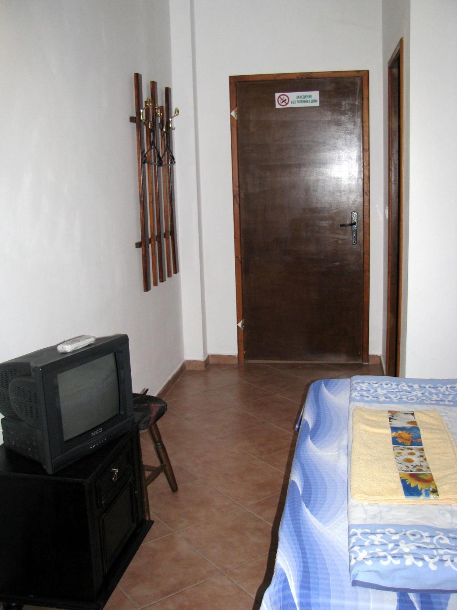 Guest House Familia Samovodene Buitenkant foto