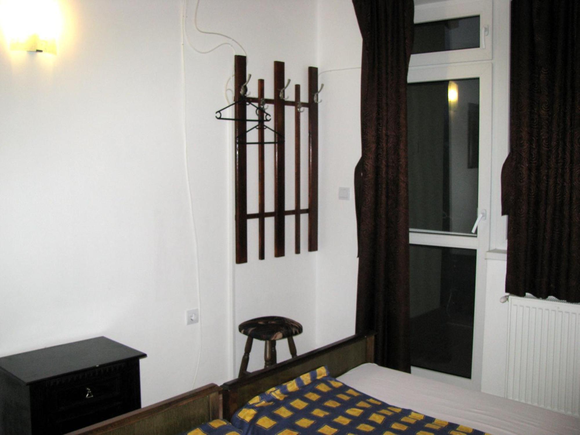 Guest House Familia Samovodene Buitenkant foto