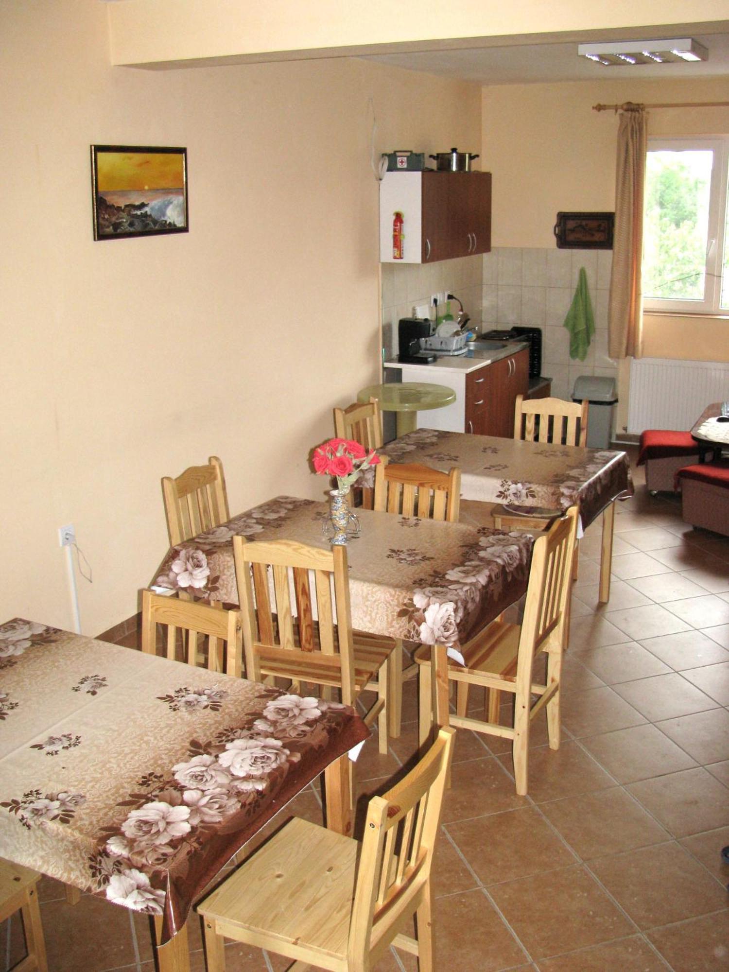 Guest House Familia Samovodene Buitenkant foto
