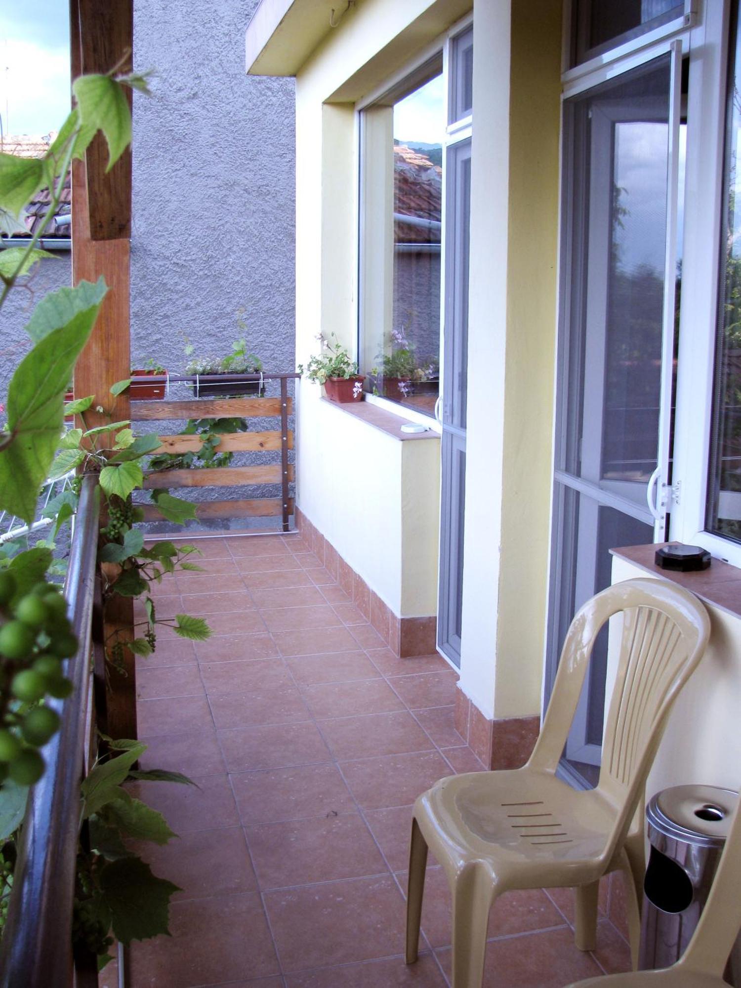 Guest House Familia Samovodene Buitenkant foto