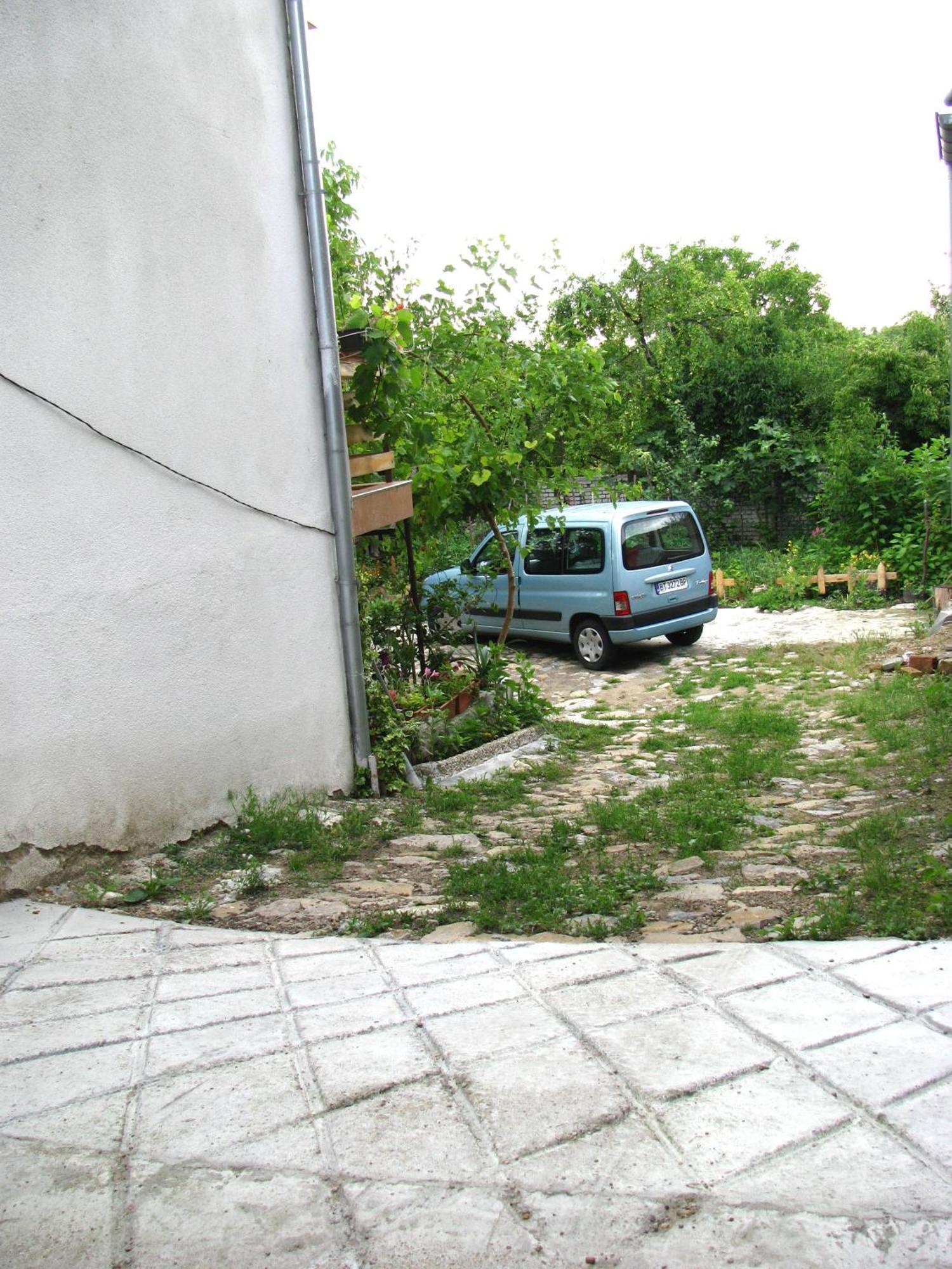 Guest House Familia Samovodene Buitenkant foto