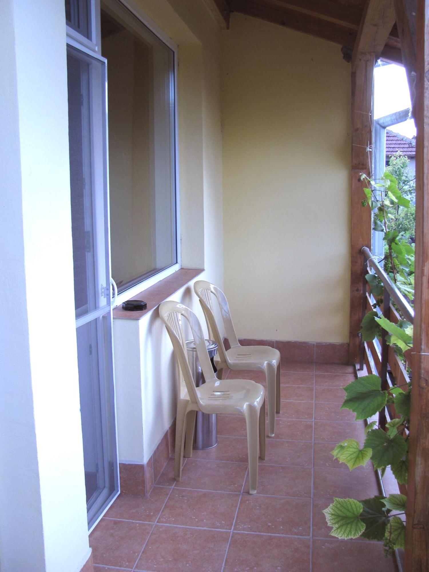 Guest House Familia Samovodene Buitenkant foto