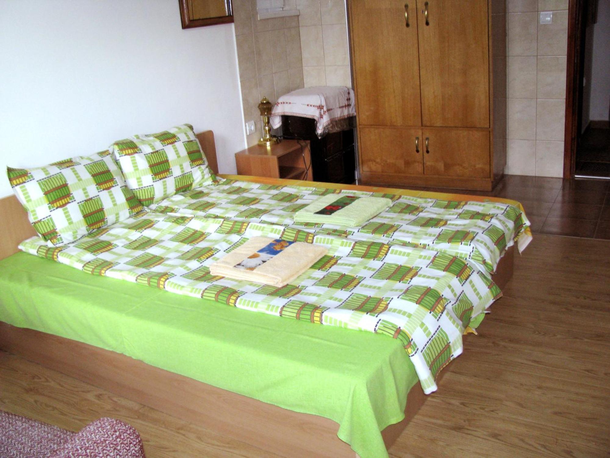 Guest House Familia Samovodene Buitenkant foto