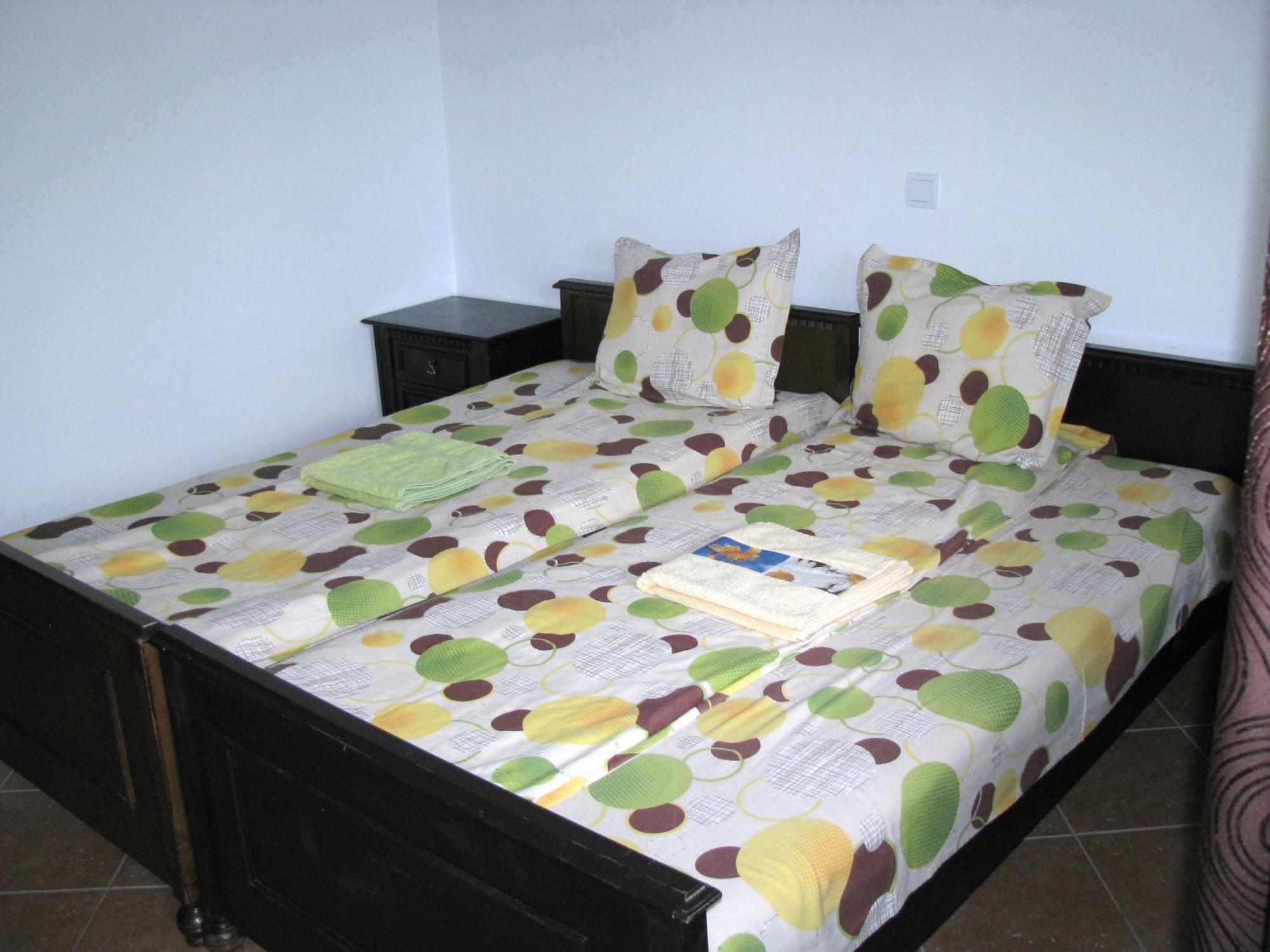 Guest House Familia Samovodene Buitenkant foto