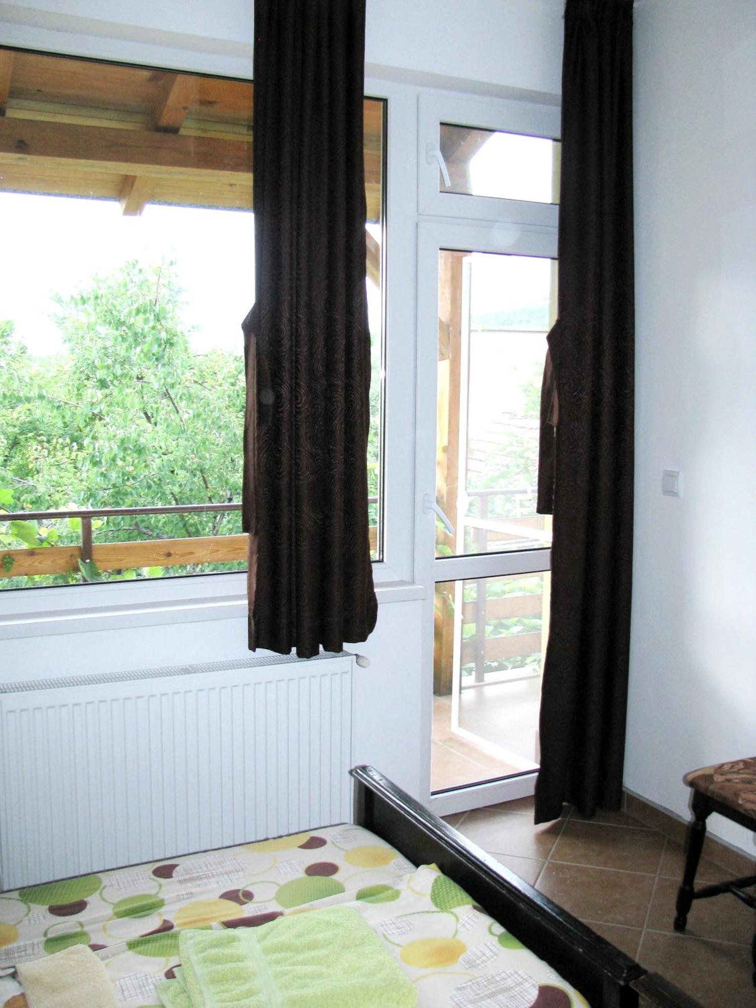Guest House Familia Samovodene Buitenkant foto