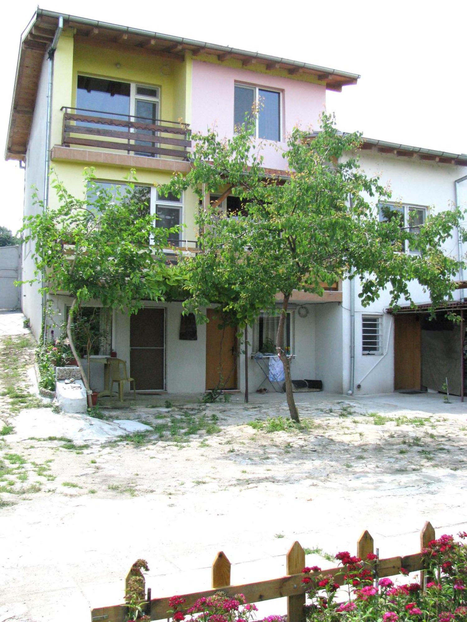 Guest House Familia Samovodene Buitenkant foto