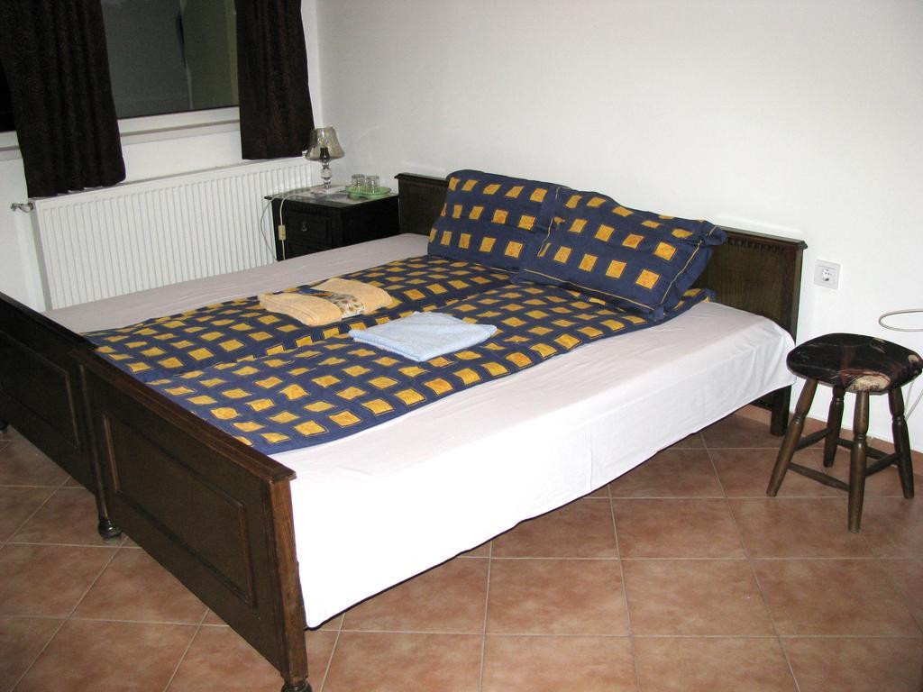 Guest House Familia Samovodene Buitenkant foto