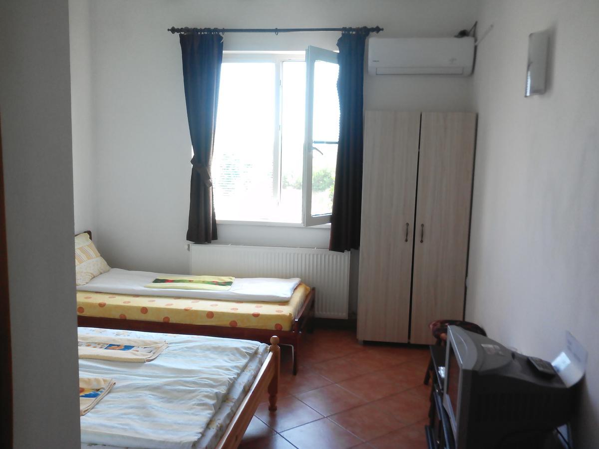Guest House Familia Samovodene Buitenkant foto